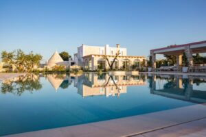 vue de la piscine Leonardo Trulli Resort Pouilles