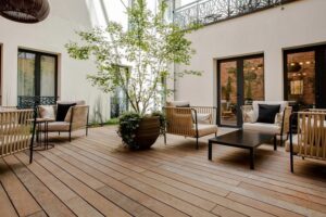 terrasse en plein Paris à l'hôtel Laz'Hotel Spa Urbain