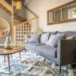 Séjour cosy avec fauteuil suspendu
