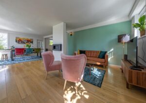 Séjour avec coin salon et salle à manger