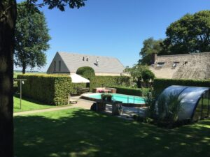 Jardin avec piscine extérieure De Bedstay - Chambre d'hôtes dans la Drenthe