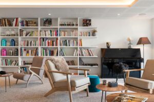 salon bibliothèque et lounge dans l'hôtel Villa Caroline