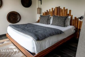 Chambre ethnique et cosy dans le lodge Kwanza au Zoo de la flèche