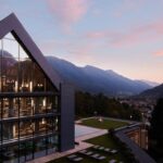 vue exérieure de l'hôtel Lefay Resort Dolomiti située sur le domaine skiable des Dolomites