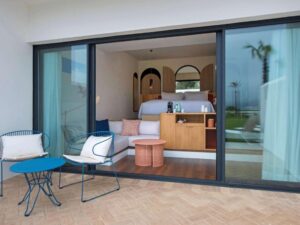 studio avec coin salon et terrasse