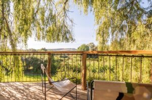 vue sur la champagne depuis la terrasse de la cabane perchée de la Presle dans la Marne