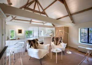 Loft avec salle de bain ouverte