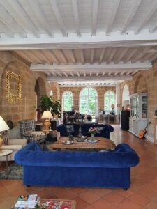 espace salon commun aux clients de la chambre d'hôtes