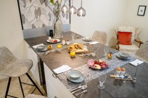 petit-déjeuner servi dans la cuisine