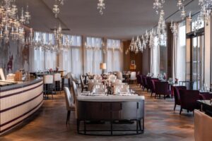 le Royal Champagne Hôtel et Spa proche de Reims propose 2 restaurants dont un une étoile au Michelin