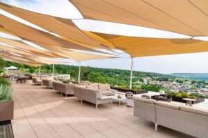 terrasse du bar de l'hôtel bénéficiant d'une très belle vue
