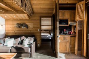 Suite avec deux chambres dont une en mezzanine, coin salon et kitchenette