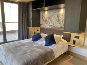 chambre double dans un appartement en location vacances dans la station de ski de Piau Engaly