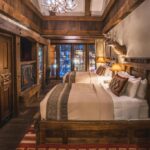 chambre famille pouvant accueillir 4 personnes à la décoration rustique en bois