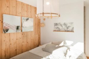 Chambre double dans une maison de vacances sur le domaine skiable des Rousses