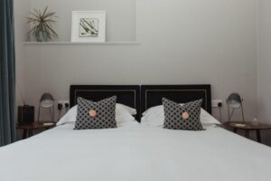 chambre double à la jolie chambre d'hôtes au The Sandy Duck au bord de mer en angleterre