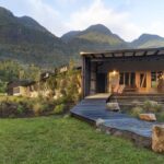 vue extérieure de l'hôtel entouré des montagnes du parc Futangue au Chili