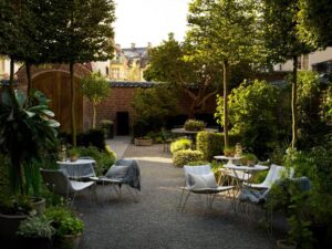 jardin avec un peu de soleil dans un hôtel au centre de Stockholm
