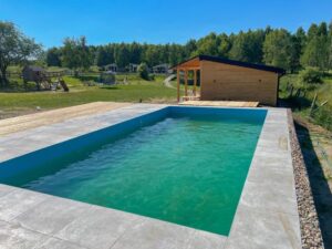 piscine extérieure à la disposition des clients des gîtes