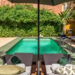 piscine extérieure avec transats à disposition des hôtes de la maison Casa con Destino à Xalo