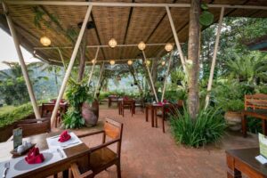 Salle de restaurant en extérieur à la Villa Cepik à Sidemen