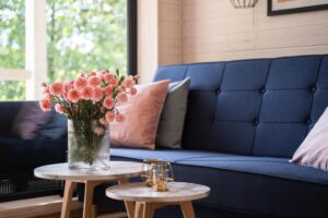 coin salon avec canapé lit pour 2 personnes
