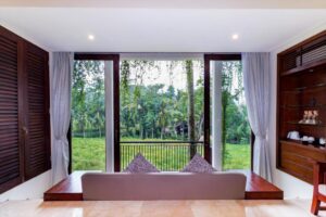 salon d'une villa avec vue sur les rizières de Bali en Indonésie