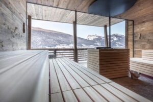 Sauna avec vue panoramique sur les montagnes du val Gardena