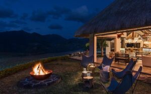 Brasero, feu de camp, en pleine nature verdoyante à l'Ile Maurice