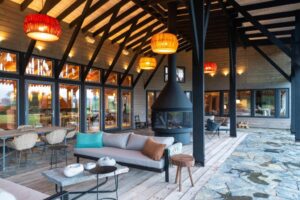 terrasse couverte avant un brasero, endroit idyllique pour une soirée cocooning après une journée de visite dans le parc Futanque