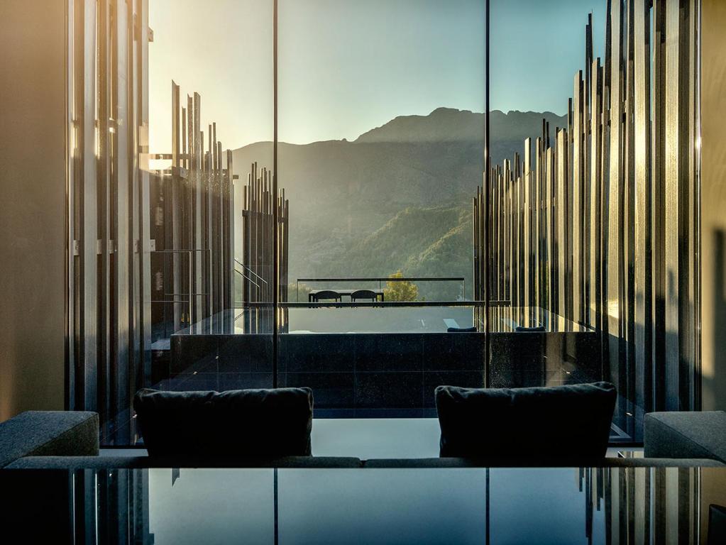 villa avec piscine privée et vue sur les montagnes à l'hôtel Vivood landscape hotel en Espagne