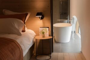 chambre supérieure cosy à l'hôtel Naxhelet en Wallonie