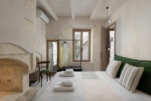 chambre double confortable et moderne dans un hôtel de Réthymnon en Crète