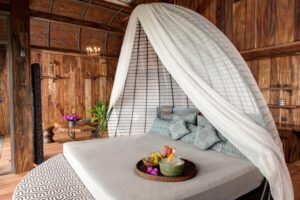 chambre de l'hôtel Keemala proposant des séjours retraites déstresse.