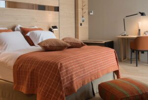 chambre double supérieure de l'hôtel Naxhelet dans la vallée de la Meuse