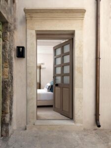 entrée d'une chambre d'un hôtel proche de la forteresse de Réthymnon