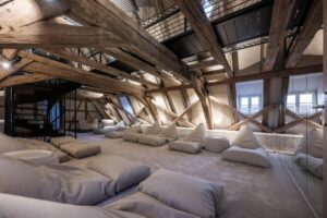 espace bien être avec un grand salon de repos dans la ville de Dinkelsbül en Bavière