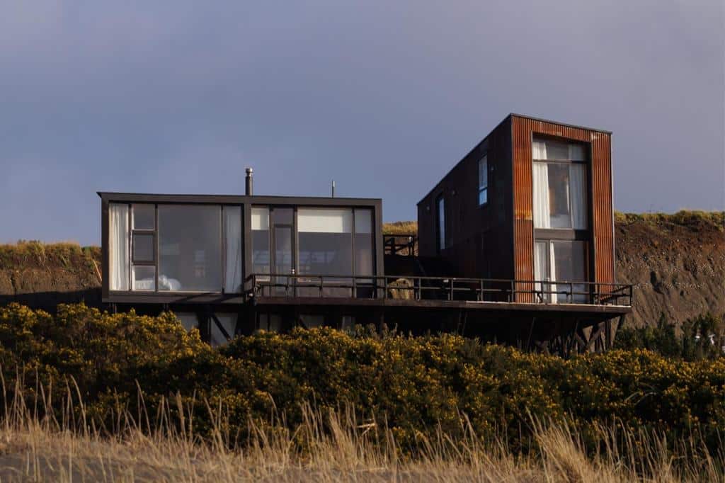 vue extérieure de El Coo Lodge sur l'île de Chiloe au Chili