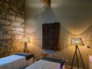 salle de massage double pour un massage en duo dans le spa