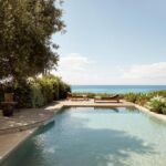 magnifique piscine avec vue sur la mer ionienne