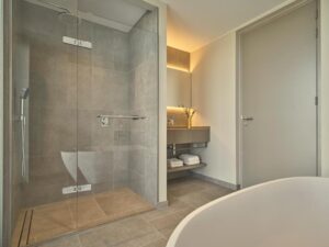 salle de bain rénovée des chambres de l'Hotel de Blanke Top