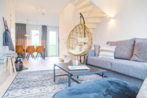salon cosy avec fauteuil suspendu