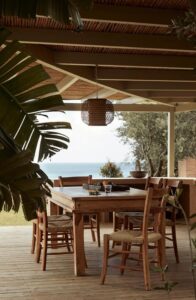 terrasse couverte pour les repas dans une villa 3 chambres aves piscine privée sur l'île de Céphalonie en Grèce