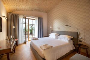 chambre double à l'hôtel Villagio Narrante Cascina Galarej dans le Piémont