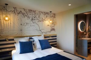 chambre double supérieure à l'hôtel La Marine sur l'île de Groix