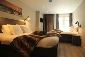 chambre quadruple avec 2 lits double