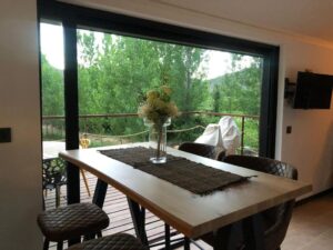 coin repas du wagon donnant sur la terrasse