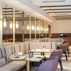 salle de restaurant où sont servi les petits déjeuner