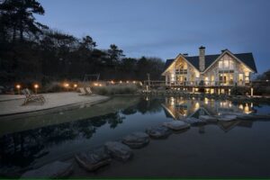 la maison à louer pour 18 personnes avec étang de baignade privé et plage privée