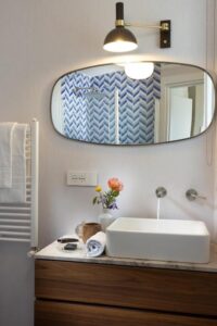 lavabo dans la salle de douche